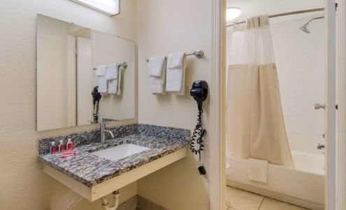 Econo Lodge Goldsboro Hwy 70