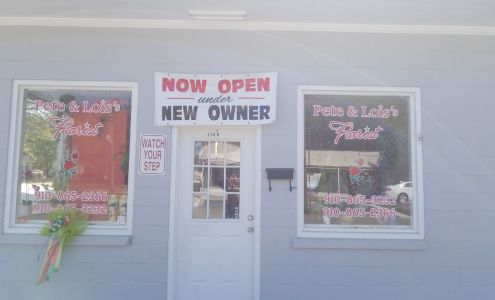 PETE AND LOIS'S FLORIST 400-498 W Northrop St, St Pauls North Carolina 28384