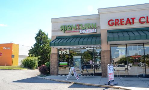 Right Turn Clyde's Smoke Shop