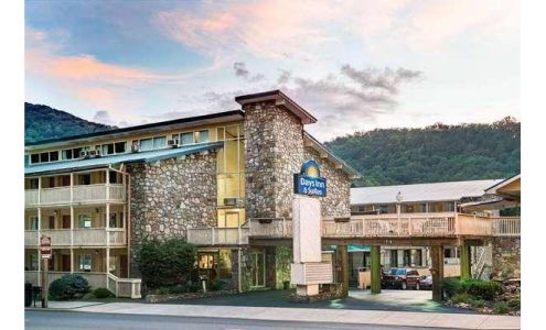 Days Inn & Suites by Wyndham Downtown Gatlinburg Parkway