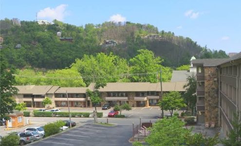 Howard Johnson by Wyndham Downtown Gatlinburg