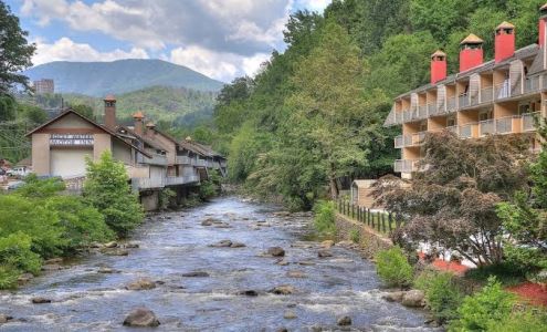 Days Inn by Wyndham Gatlinburg On The River