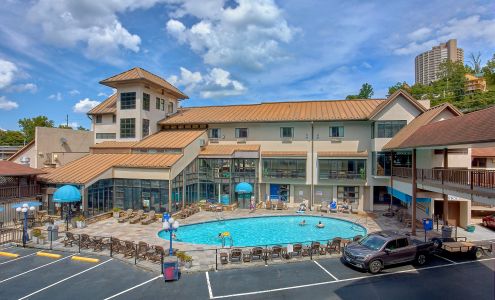 Sidney James Mountain Lodge - Downtown Gatlinburg