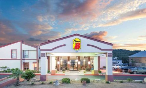 Super 8 by Wyndham Kerrville TX