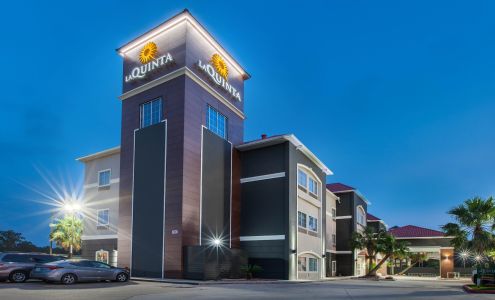 La Quinta Inn & Suites by Wyndham Houston New Caney