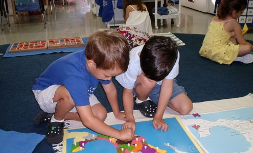 Mi Casita Montessori School