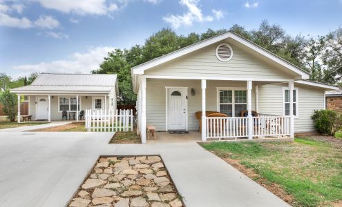 Peach Tree Inn & Suites