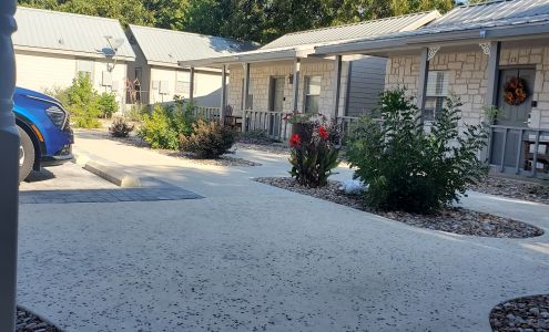 All Seasons Main Street Retreat