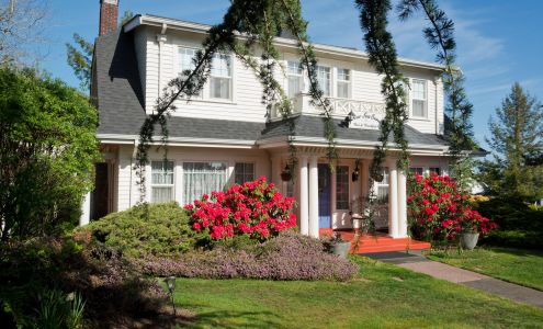 Five SeaSuns Bed and Breakfast