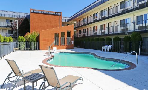 Olympic Inn & Suites