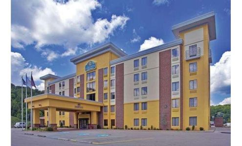 La Quinta Inn & Suites by Wyndham Elkview - Charleston NE