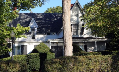 Eleven Gables Inn and Cottage on Lake Geneva