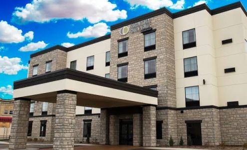Cobblestone Hotel & Suites - Two Rivers