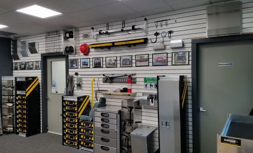 Advantage Outfitters