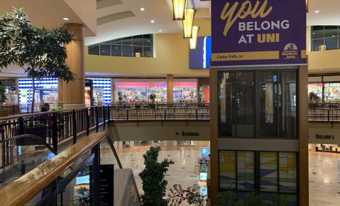 Jordan Creek Mall Info Desk