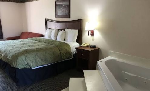 Clairmont Inn & Suites Warren
