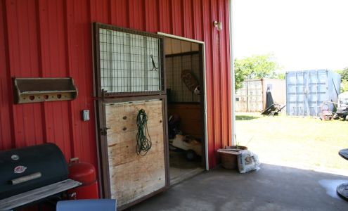 Aunt Sue's Barn 13700 County Line Rd, Ponder Texas 76259