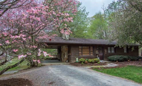 Pilot Knob Inn Pinnacle