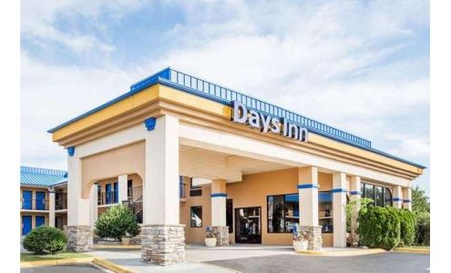 Days Inn by Wyndham Hendersonville