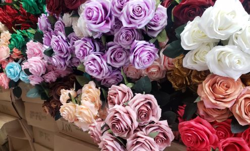 Kaman Flowers Vases & Decor