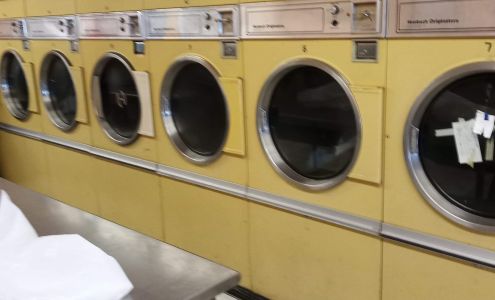 Maytag Laundromat Lakeport