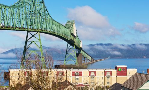 Holiday Inn Express & Suites Astoria, an IHG Hotel