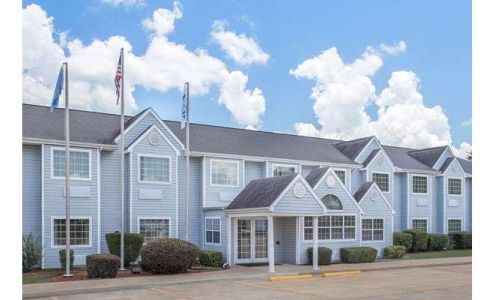 Microtel Inn & Suites by Wyndham Broken Bow