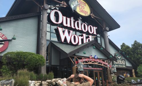 Bass Pro Shops/Cabela’s Boating Center