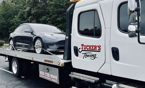 Tucker’s Towing