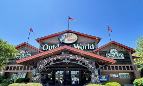 Bass Pro Shops/Cabela’s Boating Center