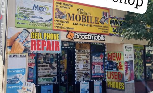 Reina's smoke shop Delano