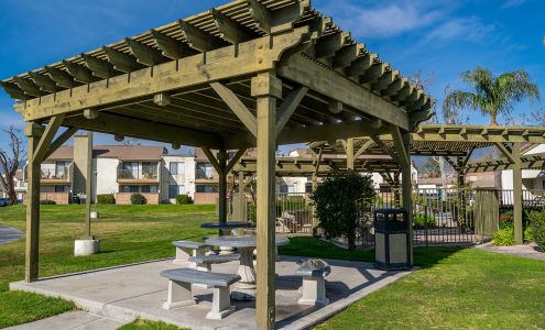 Cresthaven Apartment Homes