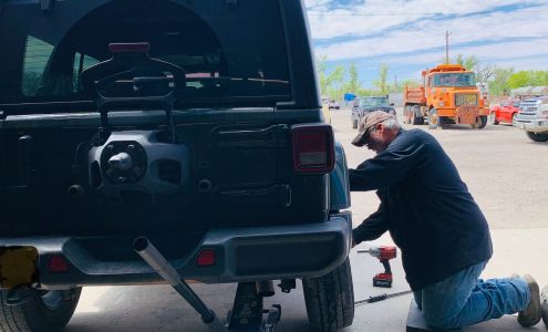 Outlaw Trails Garage Green River