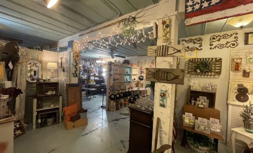 A Coastal Chic and Antique Shop