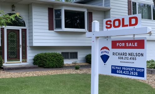 RE/MAX Property Shop - Roxane Schiller & Richard Nelson Deerfield