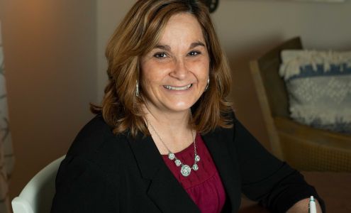 Theresa Neuhaus - Realtor - American Realty Dyersville