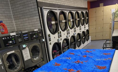 Wash and Play Laundromat Green River