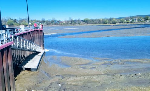 Quai de Montmagny (Transportation Iles Aux Grues) Montmagny