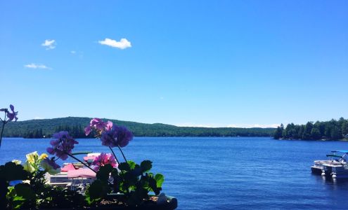 Rivett?s Eagle Bay Marina Inlet