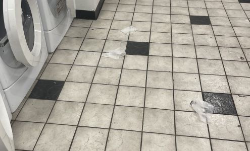 24 HOUR MAYTAG LAUNDRY. NOW PARADISE LAUNDRY NEW OWNER NEW MACHINES