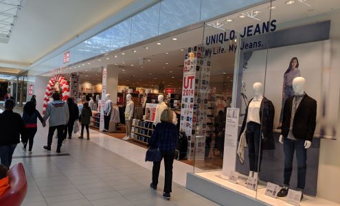 UNIQLO Oshawa Centre