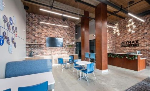 RE/MAX Concepts in Ankeny-Prairie Trail