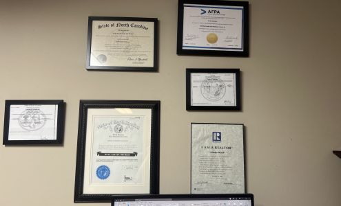 Insurance Service Center-Agent Sarah Sanders