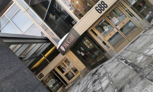 LE JAMES McGill Bookstore