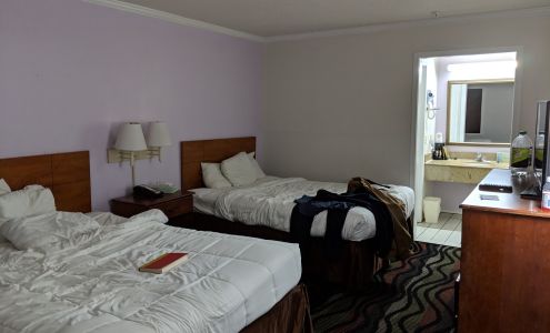 Crossroads Inn and Suites