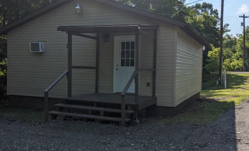 Puppy Sudz Pet Salon, LLC 1100 Railroad St, Farmington West Virginia 26571