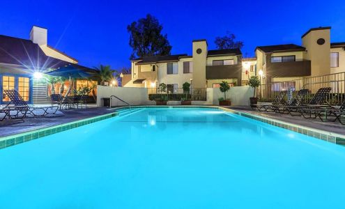 The Landing at Long Beach Apartments