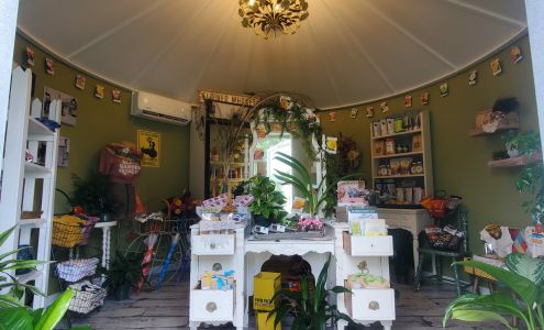 Lulabelle's Flower Farm 1290 Lynx Ln, Burlington Kansas 66839