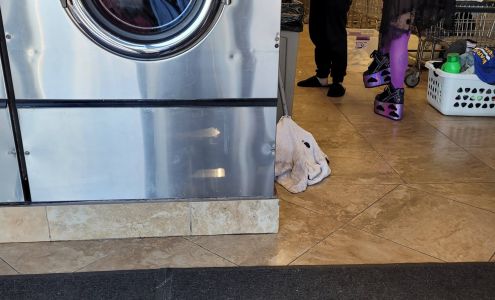 Giant Wash Laundromat