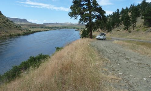 Missouri River Angler Wolf Creek